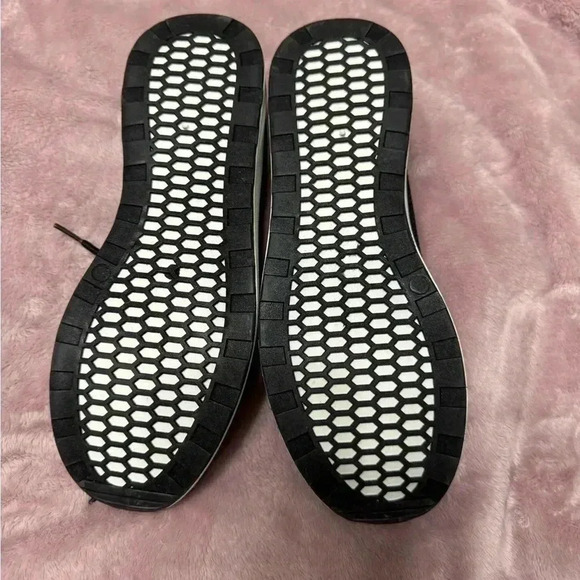 Madden Girl Iconic Sneaker Women's Sz 8 1/2 New in Box - Picture 3 of 7